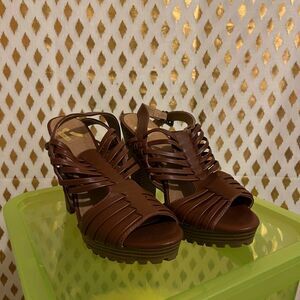 Strappy platform heels well worn deems my size 7